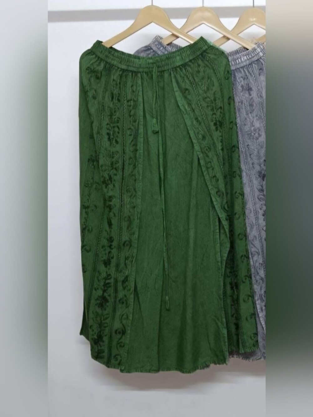 Embroidered Split Wide-Leg Drawstring Pants in Green